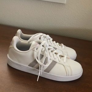 Light purple/grey adidas